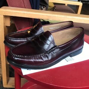 Burgundy G.H. Bass Weejuns Loafers 8.5